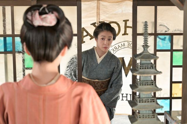 【画像7枚】朝ドラ「風、薫る」直美（上坂樹里）、海軍中尉（藤原季節）と鹿鳴館の外で…第14回場面写真（3枚目）