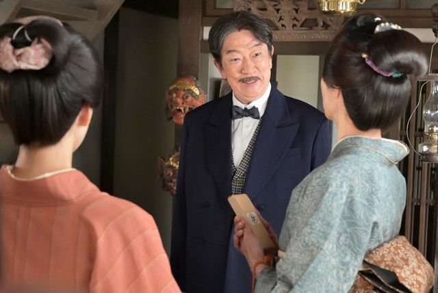 【画像7枚】朝ドラ「風、薫る」直美（上坂樹里）、海軍中尉（藤原季節）と鹿鳴館の外で…第14回場面写真（4枚目）