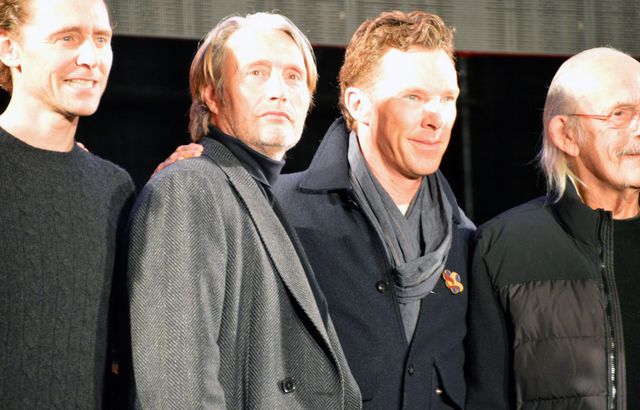 ヨーロッパ映画賞で俳優賞を受賞したマッツ・ミケルセン（左）