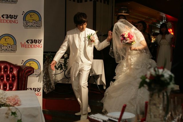 奥様＆娘さんの写真も！-ニブンノゴ！森本英樹結婚式フォトギャラリー（4枚目）