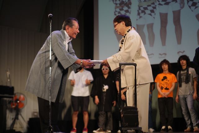 「第5回したまちコメディ映画祭in台東」、コメディ栄誉賞に！　71歳、仲本工事は授賞式で側転を披露！　画像ギャラリー（10枚目）