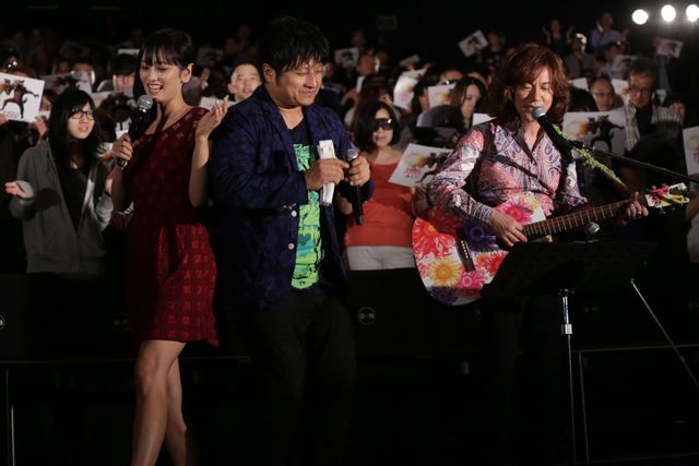 脊山麻理子アナ、ミニスカで大はしゃぎ！フォトギャラリー（8枚目）