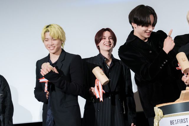 BE:FIRST＆SKY-HI、クールなスーツ姿で！『BE:the ONE』大ヒットをお祝い：フォトギャラリー