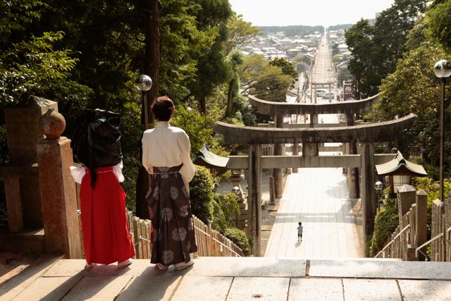 広瀬アリス、むっつり顔の巫女に（5枚目）