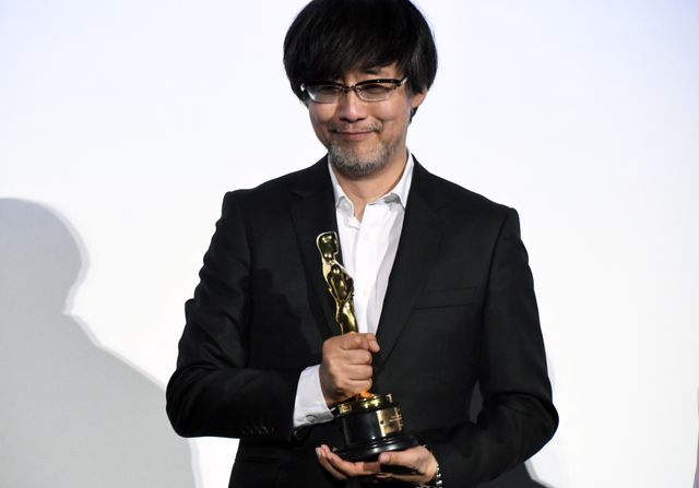 『ゴジラ-1.0』神木隆之介、浜辺美波らがオスカー像手渡しリレー！アカデミー賞受賞記念大ヒット御礼舞台あいさつ（14枚目）