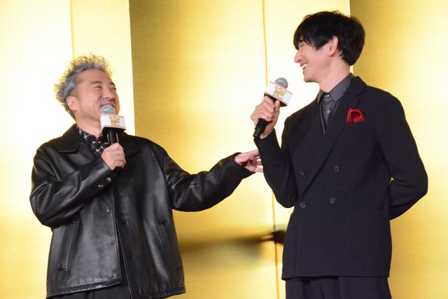 ムロツヨシ、永山瑛太、川口春奈、林遣都ら鏡開き挑戦！映画『身代わり忠臣蔵』完成披露舞台あいさつ（8枚目）