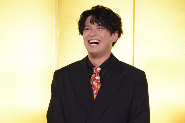 ムロツヨシ、永山瑛太、川口春奈、林遣都ら鏡開き挑戦！映画『身代わり忠臣蔵』完成披露舞台あいさつ（13枚目）