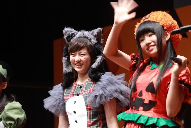 人気アイドルグループ、エビ中のメンバーが500人の観客とともにハロウィン衣装で熱唱！　画像ギャラリー：フォトギャラリー
