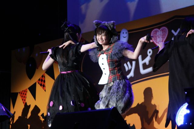 人気アイドルグループ、エビ中のメンバーが500人の観客とともにハロウィン衣装で熱唱！　画像ギャラリー（3枚目）
