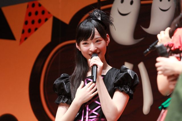 人気アイドルグループ、エビ中のメンバーが500人の観客とともにハロウィン衣装で熱唱！　画像ギャラリー（5枚目）