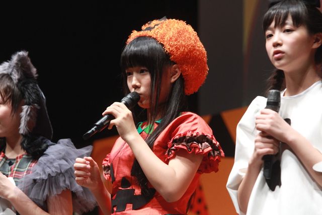 人気アイドルグループ、エビ中のメンバーが500人の観客とともにハロウィン衣装で熱唱！　画像ギャラリー（8枚目）