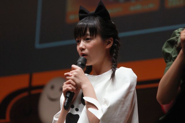 人気アイドルグループ、エビ中のメンバーが500人の観客とともにハロウィン衣装で熱唱！　画像ギャラリー（15枚目）