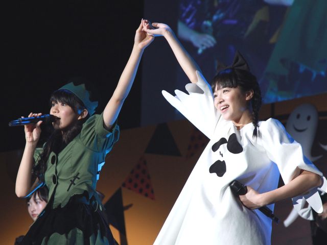 人気アイドルグループ、エビ中のメンバーが500人の観客とともにハロウィン衣装で熱唱！　画像ギャラリー（24枚目）