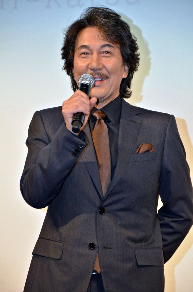 全米感涙協会の「感涙映画第1号」に認定！トロフィーを受け取る役所広司…映画『蜩ノ記（ひぐらしのき）』涙活試写会フォトギャラリー（4枚目）