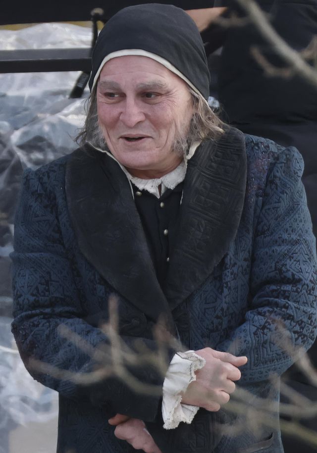 『エベネーザ：ア・クリスマス・キャロル（原題）』を撮影中のジョニー・デップ