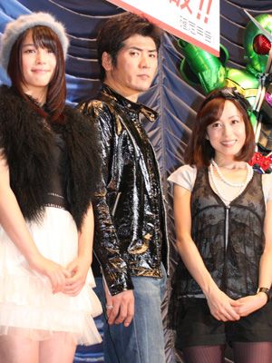 写真左から、広瀬アリス、吉川晃司、及川奈央
