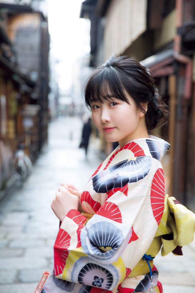 本田望結の着物姿！写真集「JUNIOR HIGH SCHOOL DAYS MIYU HONDA」（4枚目）