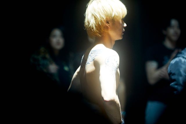 磯村勇斗の肉体美！『ヤクザと家族 The Family』場面写真（6枚目）