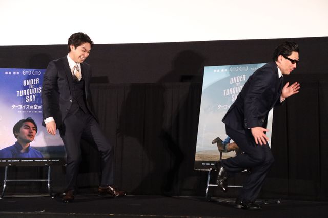 柳楽優弥＆KENTARO監督がノリノリ！『ターコイズの空の下で』初日舞台あいさつ（9枚目）