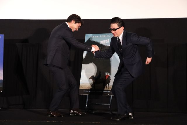 柳楽優弥＆KENTARO監督がノリノリ！『ターコイズの空の下で』初日舞台あいさつ（10枚目）