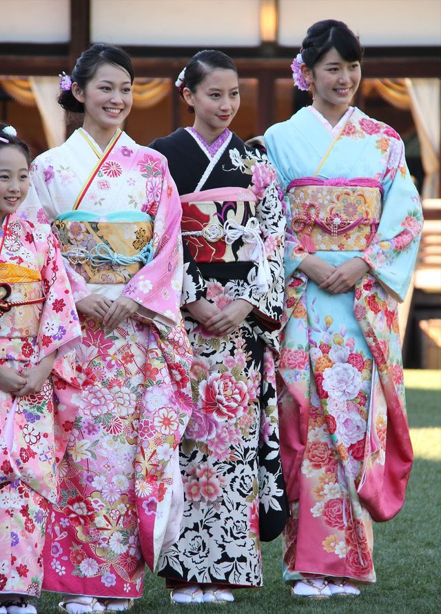 オスカー美女11名が恒例の晴れ着披露！フォトギャラリー（4枚目）