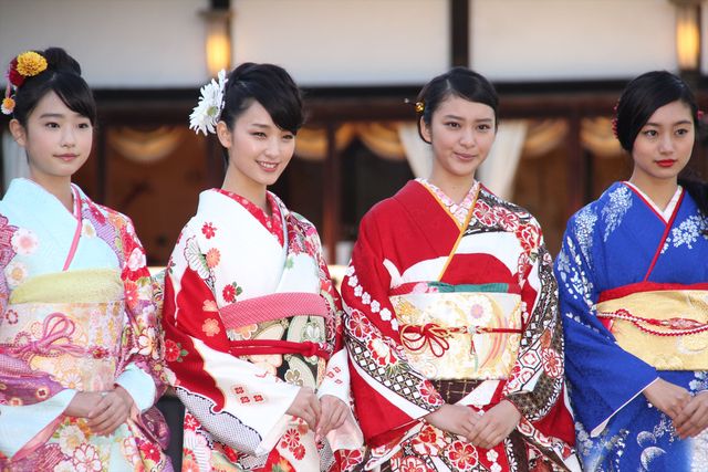 オスカー美女11名が恒例の晴れ着披露！フォトギャラリー（6枚目）