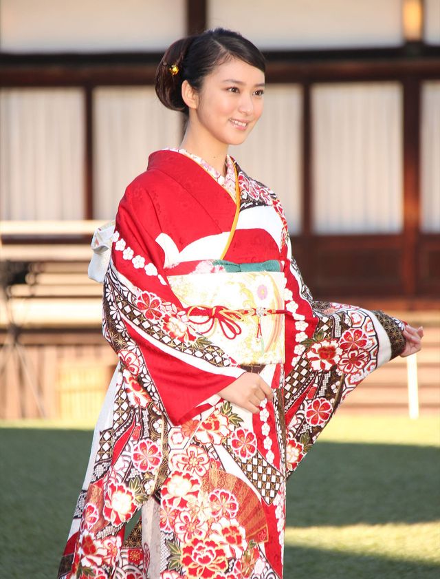 オスカー美女11名が恒例の晴れ着披露！フォトギャラリー（17枚目）