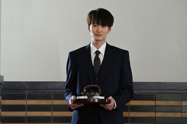 最高裁長官の息子・航一（岡田将生）と出会う…「虎に翼」第66回の場面写真：フォトギャラリー