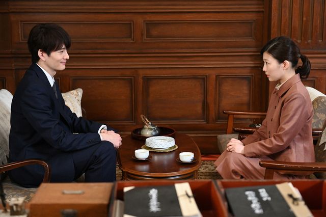 最高裁長官の息子・航一（岡田将生）と出会う…「虎に翼」第66回の場面写真（2枚目）