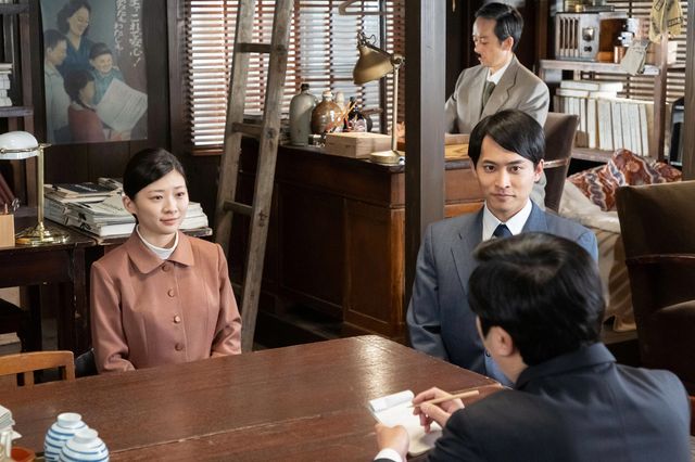 最高裁長官の息子・航一（岡田将生）と出会う…「虎に翼」第66回の場面写真（4枚目）