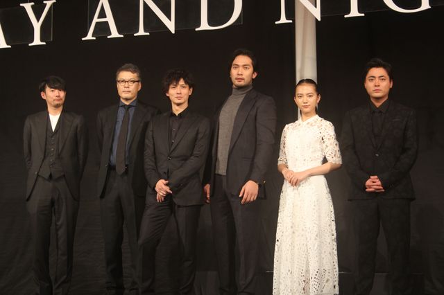 山田孝之、阿部進之介、安藤政信らスモークの中登場：フォトギャラリー