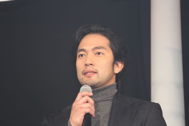 山田孝之、阿部進之介、安藤政信らスモークの中登場（3枚目）