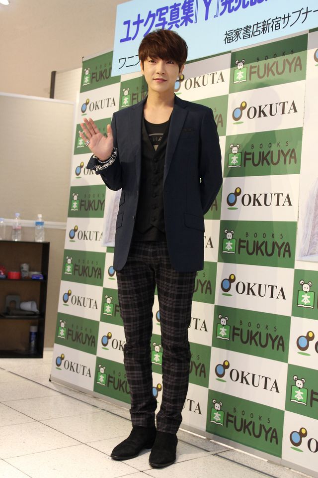 超新星ユナク、セクシーショットにも挑戦！1st写真集「Y」発売記念握手会フォトギャラリー（4枚目）