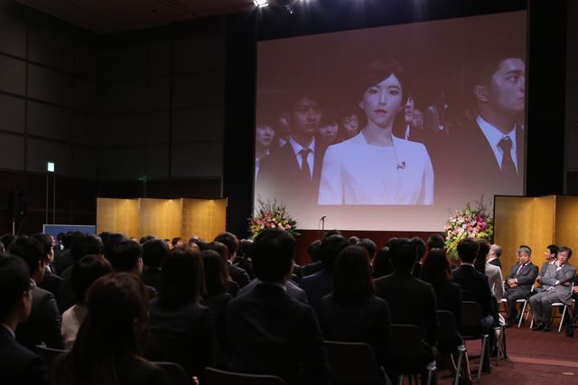 アンドロイド局アナの誕生！その名もアオイエリカ！（2枚目）