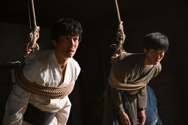 空を見上げるノコル…「VIVANT」最終話場面カット（14枚）（2枚目）