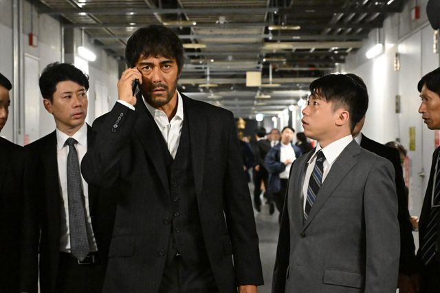 空を見上げるノコル…「VIVANT」最終話場面カット（14枚）（7枚目）