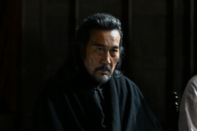 空を見上げるノコル…「VIVANT」最終話場面カット（14枚）（8枚目）