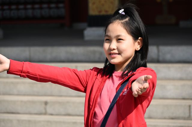 空を見上げるノコル…「VIVANT」最終話場面カット（14枚）（14枚目）