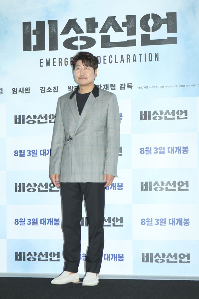 韓国の航空パニック映画『非常宣言』ソン・ガンホ、イ・ビョンホンら会見（2枚目）