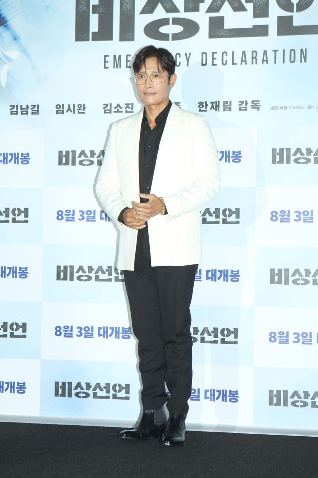 韓国の航空パニック映画『非常宣言』ソン・ガンホ、イ・ビョンホンら会見（3枚目）