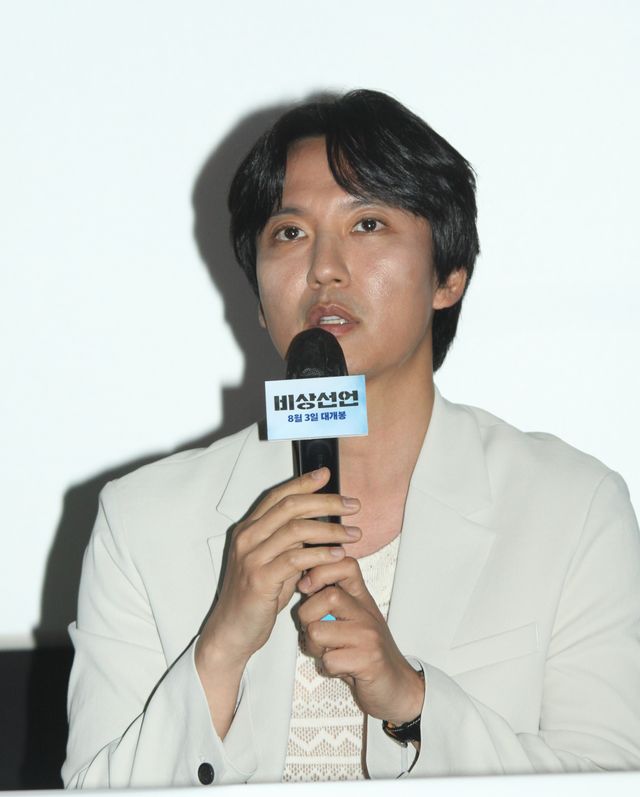 韓国の航空パニック映画『非常宣言』ソン・ガンホ、イ・ビョンホンら会見（11枚目）