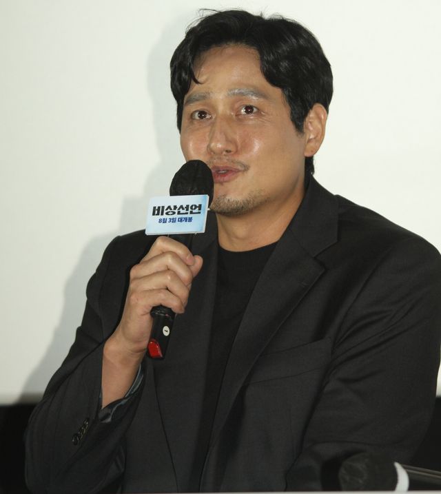 韓国の航空パニック映画『非常宣言』ソン・ガンホ、イ・ビョンホンら会見（13枚目）