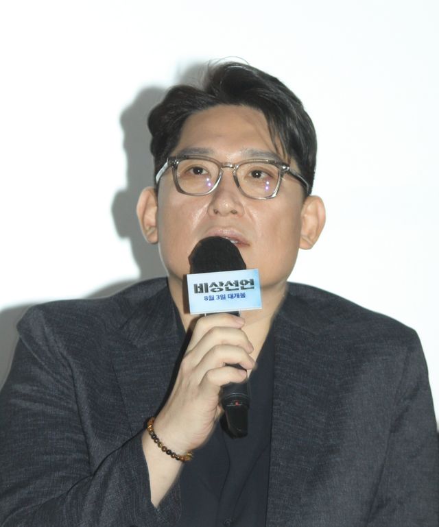 韓国の航空パニック映画『非常宣言』ソン・ガンホ、イ・ビョンホンら会見（14枚目）