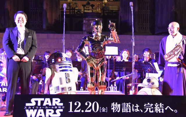 東大寺の「スター・ウォーズ音楽奉納」に登壇したR2-D2、C-3PO、BB-8