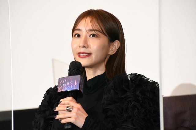 松村沙友理、ピンクのドレス姿がキュート！映画『ずっと独身でいるつもり？』公開記念舞台あいさつ（7枚目）