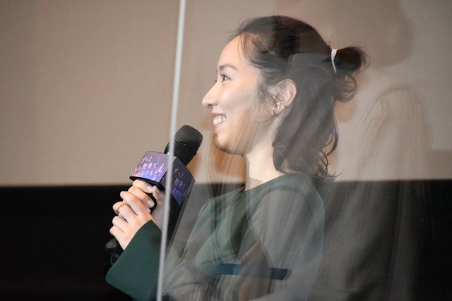 松村沙友理、ピンクのドレス姿がキュート！映画『ずっと独身でいるつもり？』公開記念舞台あいさつ（13枚目）