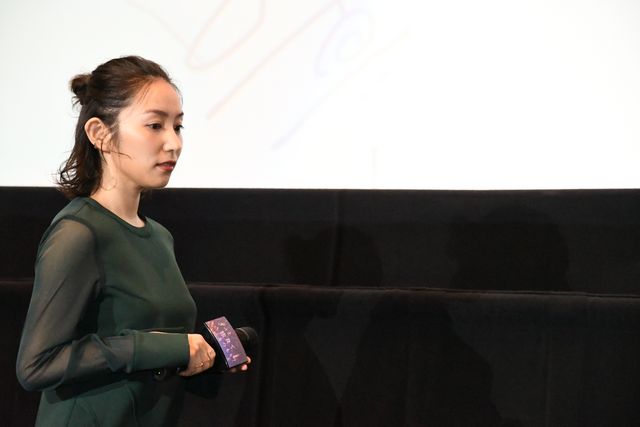 松村沙友理、ピンクのドレス姿がキュート！映画『ずっと独身でいるつもり？』公開記念舞台あいさつ（17枚目）