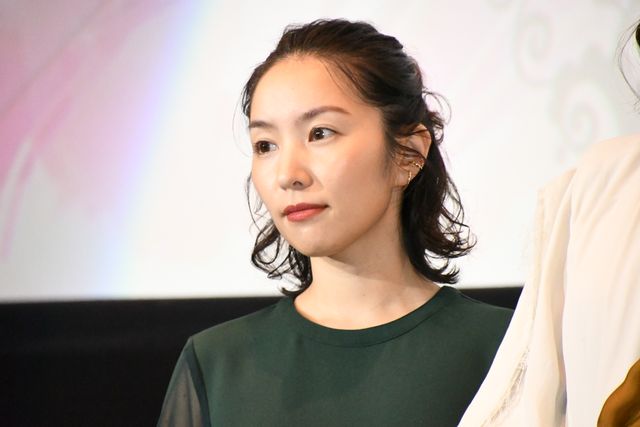 松村沙友理、ピンクのドレス姿がキュート！映画『ずっと独身でいるつもり？』公開記念舞台あいさつ（19枚目）