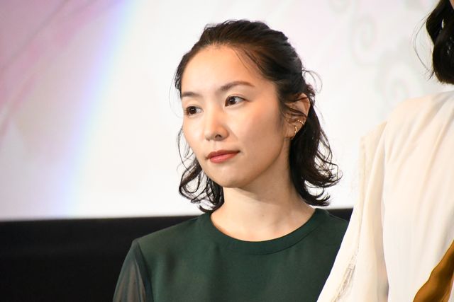 松村沙友理、ピンクのドレス姿がキュート！映画『ずっと独身でいるつもり？』公開記念舞台あいさつ（20枚目）