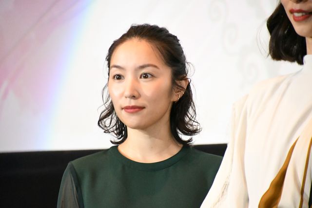 松村沙友理、ピンクのドレス姿がキュート！映画『ずっと独身でいるつもり？』公開記念舞台あいさつ（22枚目）